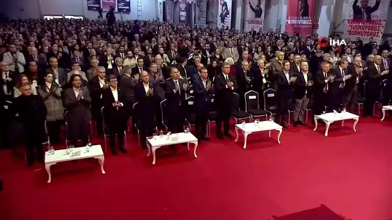 Özgür Özel: İzmir'de Maaş Sorunu Çözüldü!