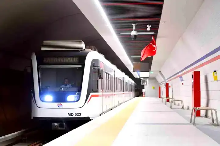 İzmir Metrosu'nda Hafta Sonu Kesintisiz Ulaşım!