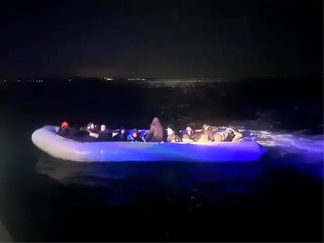 Urla'da 28 Göçmen Kurtarıldı